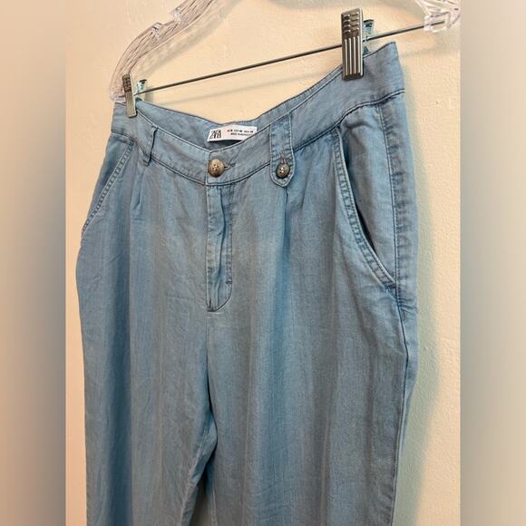 Zara Women’s Light Weight Pleated Jeans Light Wash High Waisted Size: 6 (Small) - Picture 4 of 7